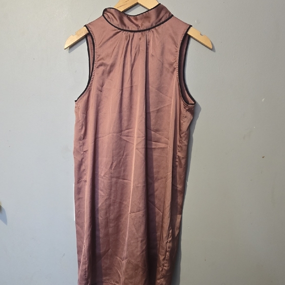 Dynamite Mauve Sleeveless Dress - Picture 3 of 3